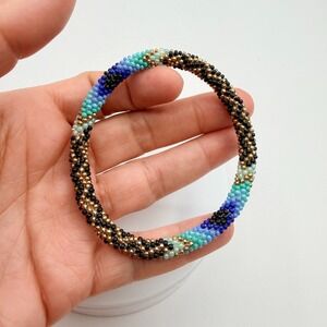 Vintage Y2K Boho Artisan Blue Spiral Seed Bead Crochet Rope Bracelet Jewelry